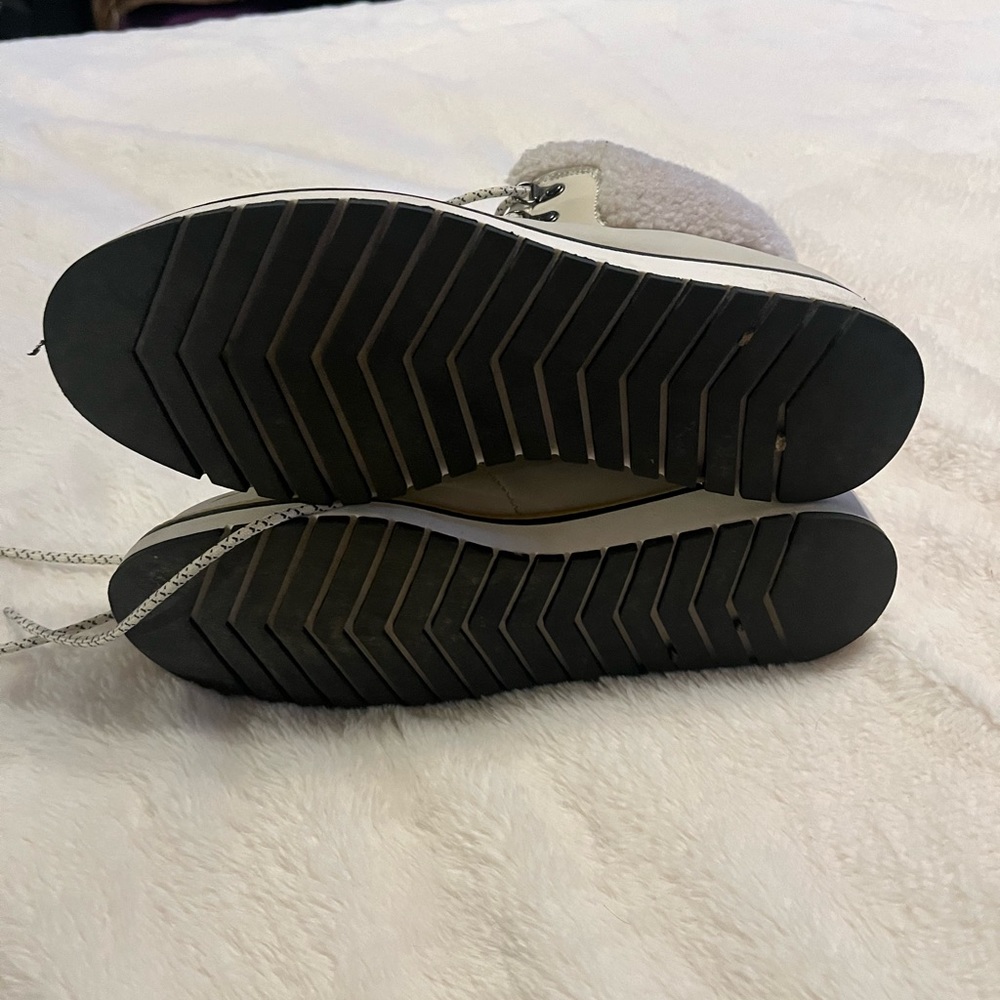 Light gray winter boots - Picture 3 of 3